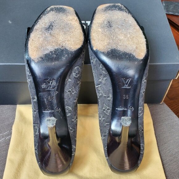 LOUIS VUITTON Monogram Canvas/Leather Heels - Picture 9 of 10